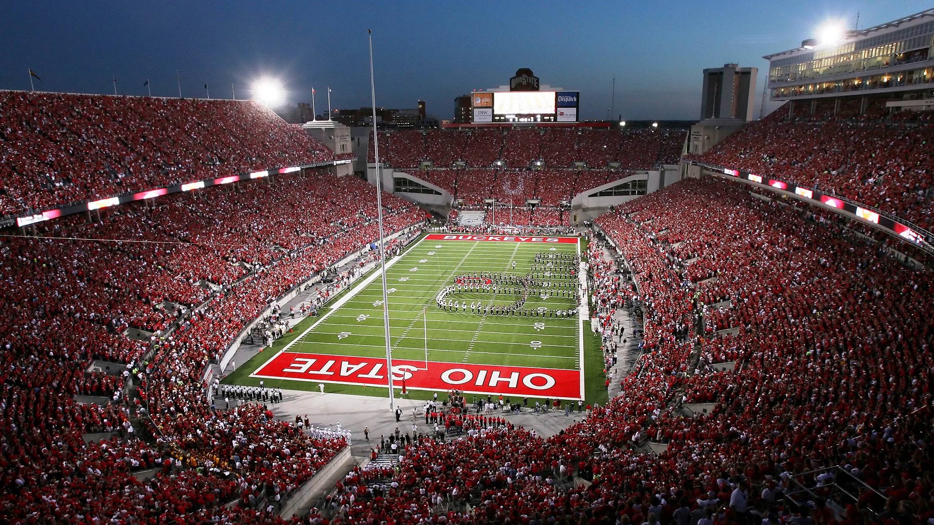 赛道上的火力压制,当F1争冠战变成绿茵场上的博弈