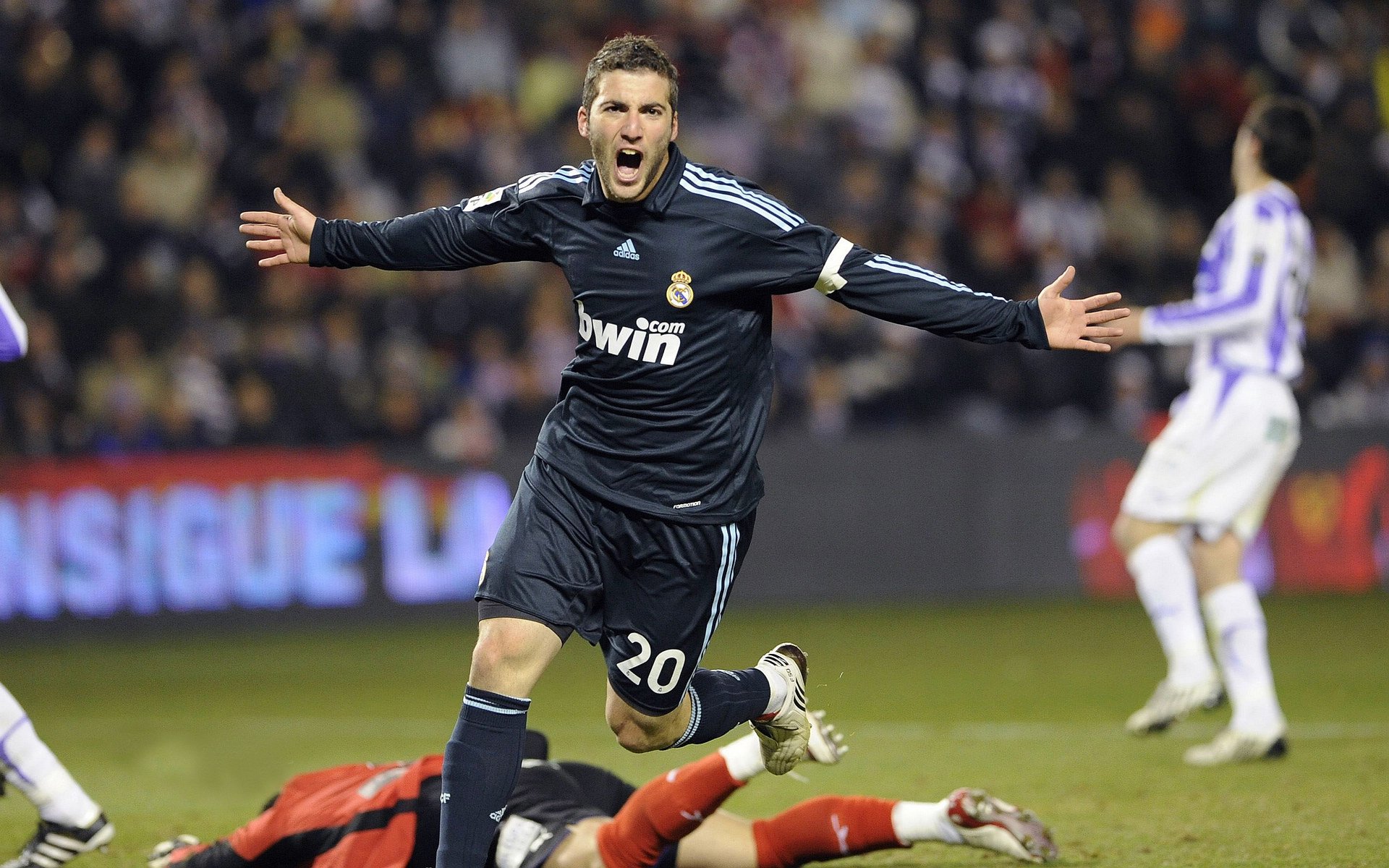 基耶萨个人秀撕裂防线，巴黎锋线狂潮冲垮委内瑞拉铁壁