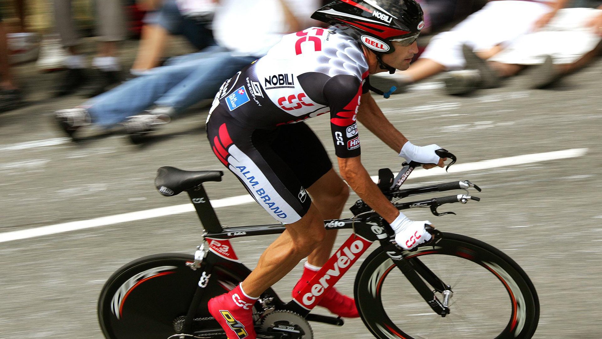 赛道上的唯一性，勒克莱尔关键制胜，迈凯伦力克红牛二队